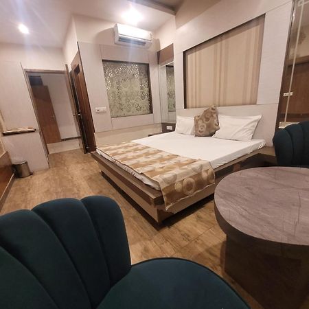 The Aura Grand Hotel & Banquet - A Unit Of Sitara Kollection Hotels Rohtak Extérieur photo