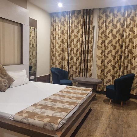 The Aura Grand Hotel & Banquet - A Unit Of Sitara Kollection Hotels Rohtak Extérieur photo