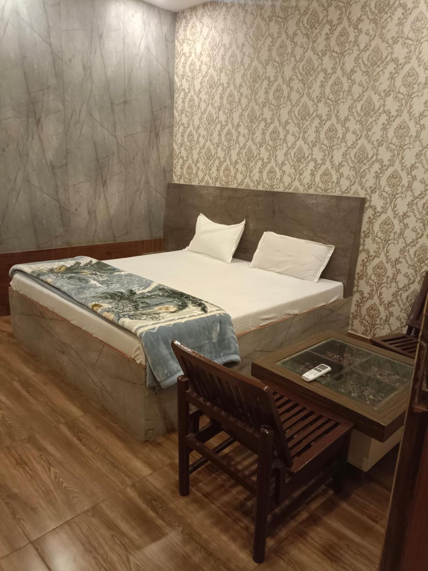 The Aura Grand Hotel & Banquet - A Unit Of Sitara Kollection Hotels Rohtak Extérieur photo
