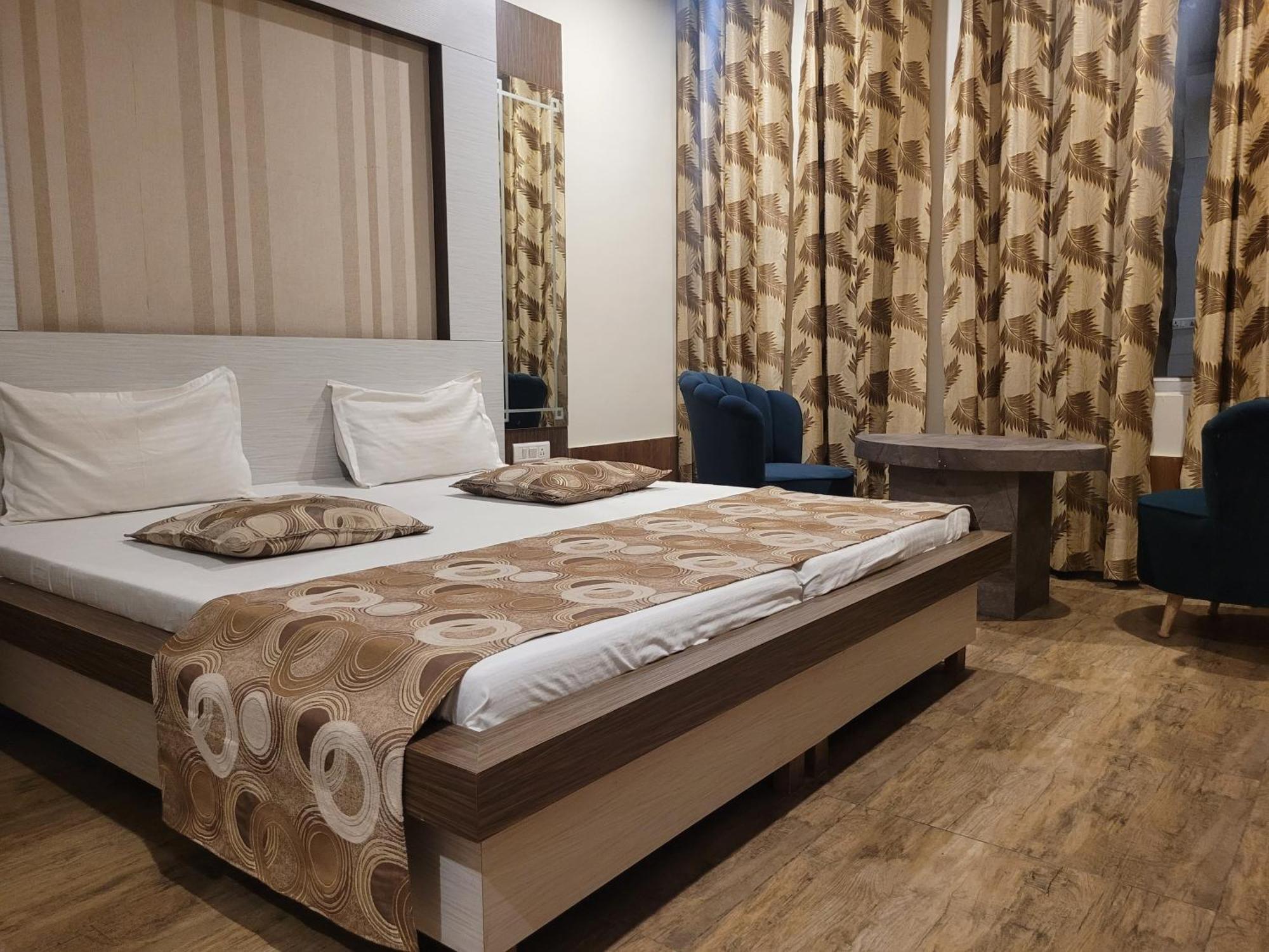The Aura Grand Hotel & Banquet - A Unit Of Sitara Kollection Hotels Rohtak Extérieur photo
