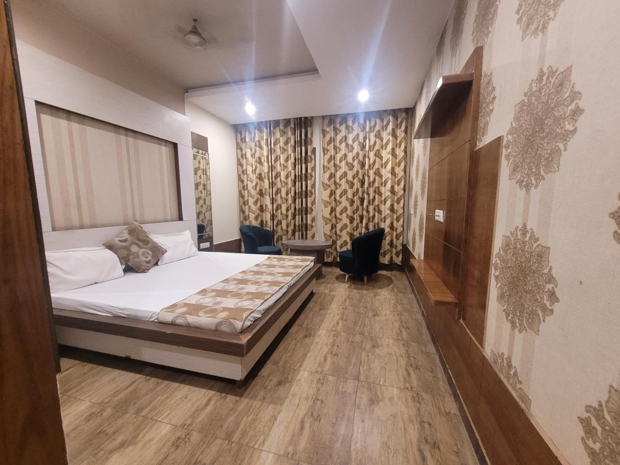 The Aura Grand Hotel & Banquet - A Unit Of Sitara Kollection Hotels Rohtak Extérieur photo