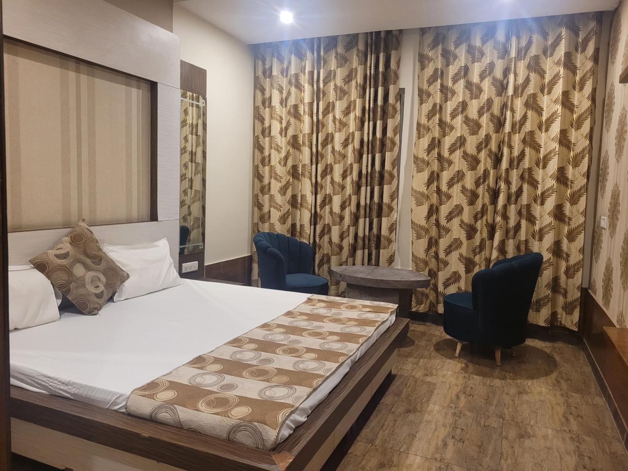 The Aura Grand Hotel & Banquet - A Unit Of Sitara Kollection Hotels Rohtak Extérieur photo